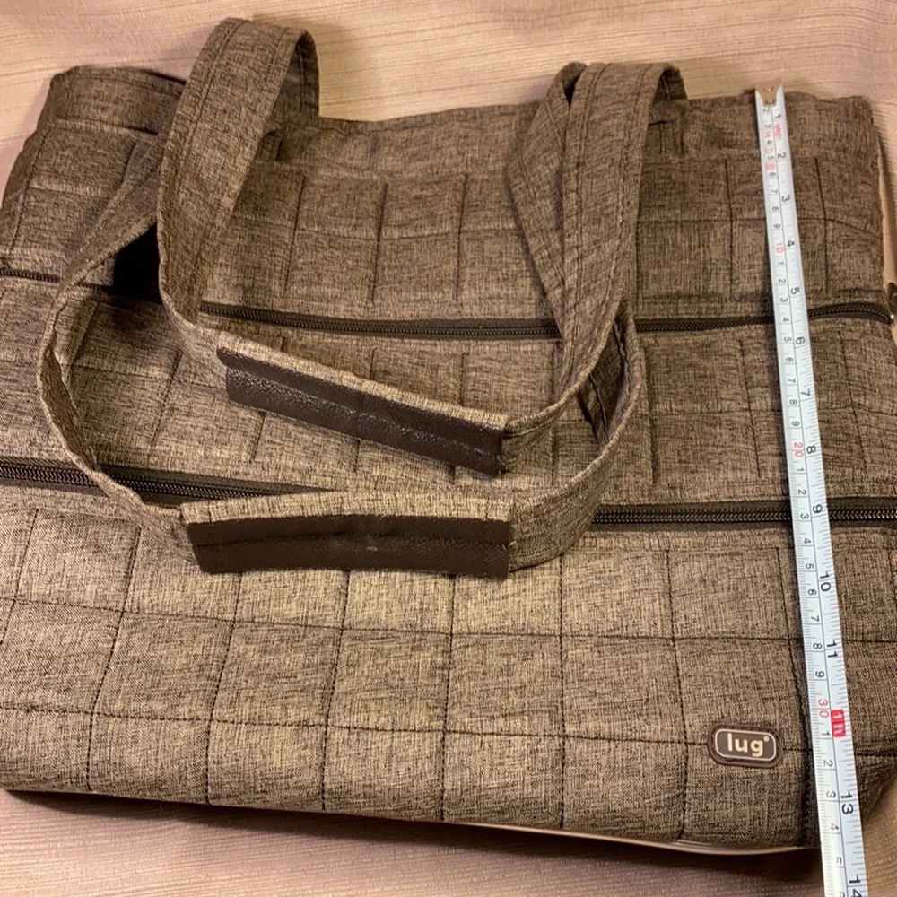 NWOT LUG best traveling taxicab full tote ever!